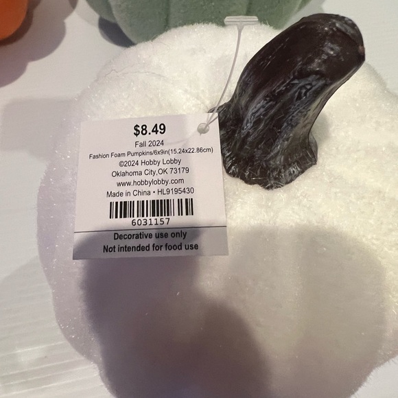 ๐ Fabulous Flocked Pumpkins- Set of 3- NWT - Picture 2 of 4